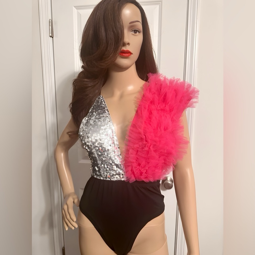 🌟NEW🌟-Silver/Pink Deep V Halter Two Tone Ruffled Bodysuit